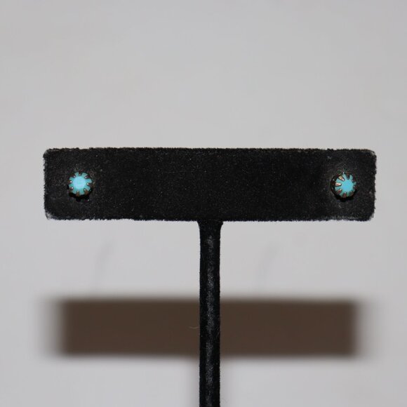 Vintagejelyfish Jewelry - 💙✨ Vintage Gold & Blue Post Earrings · 3/16" · Pierced